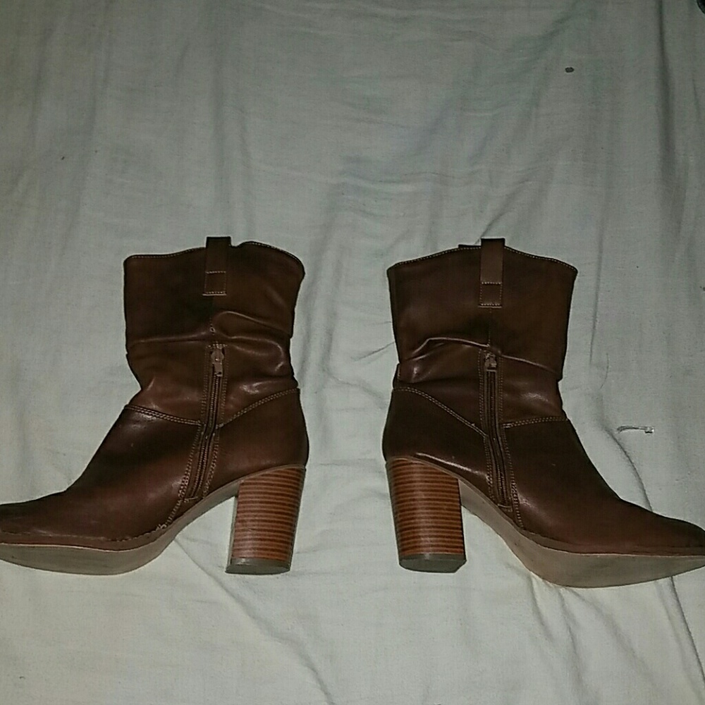 Boots - Picture 3 of 3